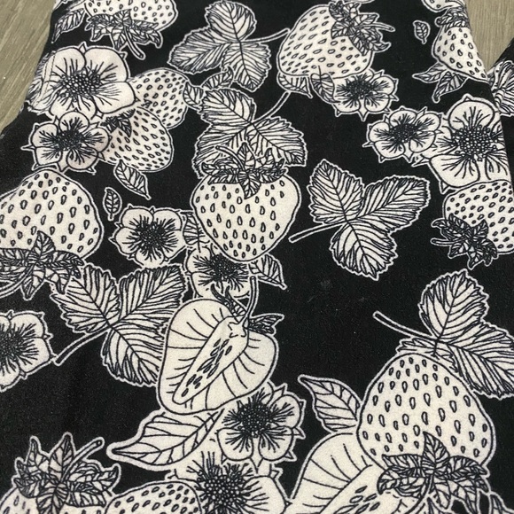 LuLaRoe leggings, black leggings with white strawberries pattern, one size - Picture 2 of 4